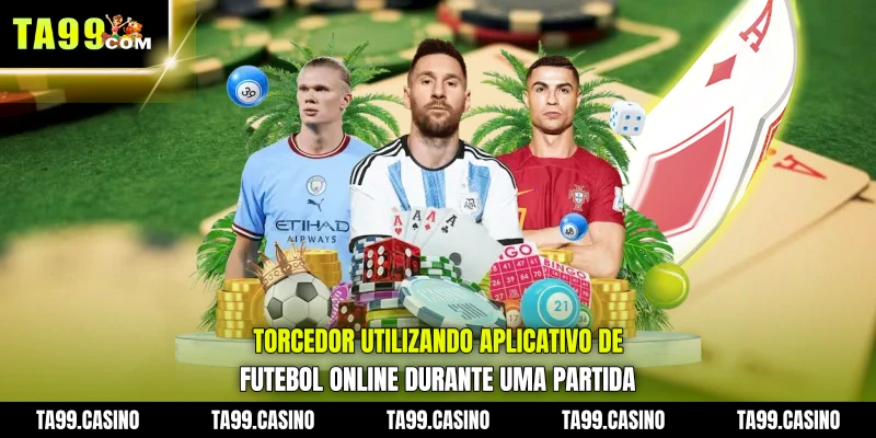 Torcedor utilizando aplicativo de Futebol Online durante uma partida Torcedor utilizando aplicativo de Futebol Online durante uma partida